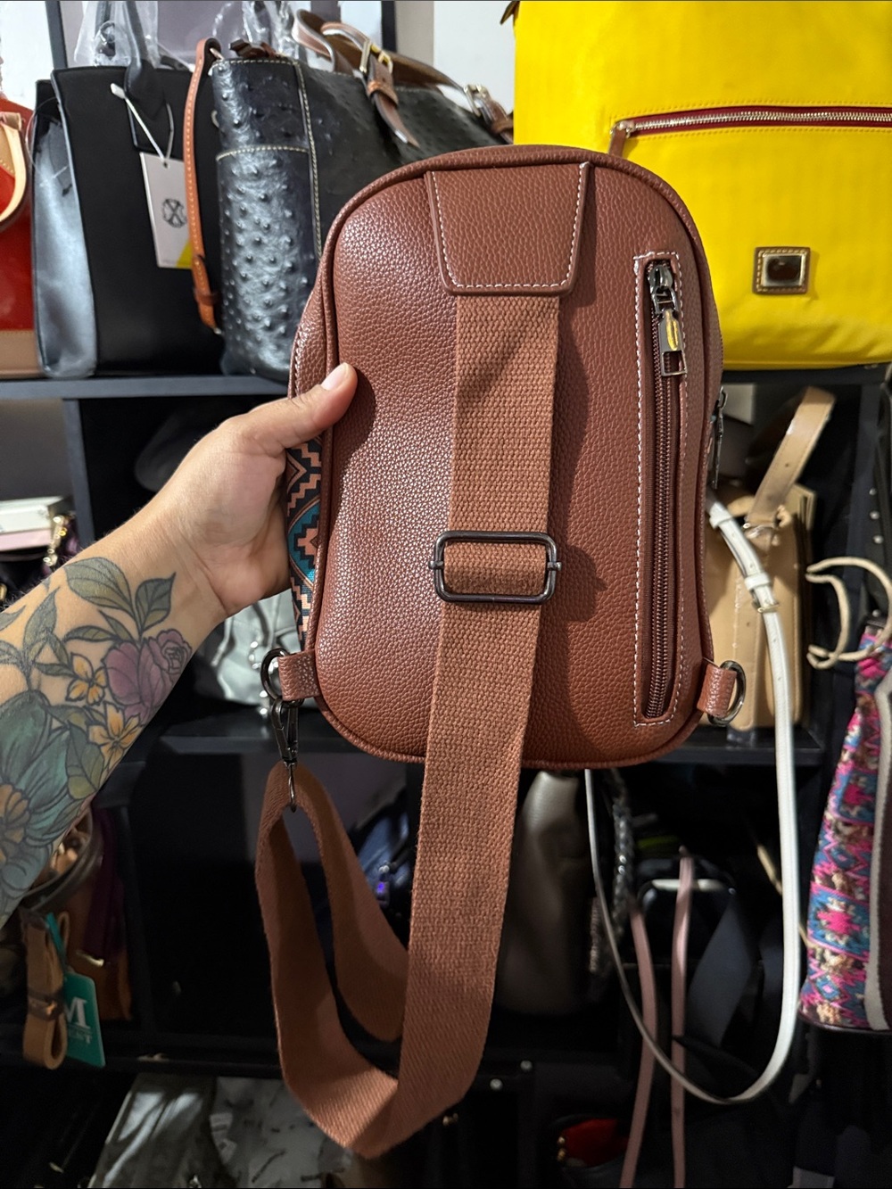 WAN&KELO Sling Bag - Picture 4 of 5
